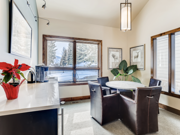 Beaver Creek Luxury Vacation Accommodation 200 Yard to Lift